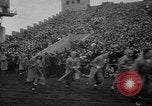 Standbild Armee versus Navy Fußball Philadelphia Pennsylvania USA, 1947, aus Sekunde 46 historischem Filmmaterial Videoclip 65675056298