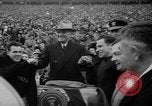 Standbild Armee versus Navy Fußball Philadelphia Pennsylvania USA, 1947, aus Sekunde 53 historischem Filmmaterial Videoclip 65675056298