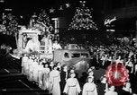 Standbild Weihnachten Prozession United States USA, 1949, aus Sekunde 20 historischem Filmmaterial Videoclip 65675056299