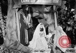 Standbild Weihnachten Prozession United States USA, 1949, aus Sekunde 21 historischem Filmmaterial Videoclip 65675056299