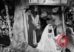 Standbild Weihnachten Prozession United States USA, 1949, aus Sekunde 22 historischem Filmmaterial Videoclip 65675056299