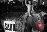 Standbild Weihnachten Prozession United States USA, 1949, aus Sekunde 27 historischem Filmmaterial Videoclip 65675056299