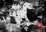Standbild Weihnachten Prozession United States USA, 1949, aus Sekunde 35 historischem Filmmaterial Videoclip 65675056299