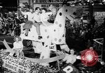 Standbild Weihnachten Prozession United States USA, 1949, aus Sekunde 36 historischem Filmmaterial Videoclip 65675056299
