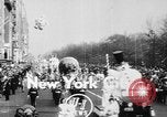 Standbild Weihnachten Prozession United States USA, 1949, aus Sekunde 54 historischem Filmmaterial Videoclip 65675056299