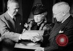 Immagine di Generale George C Marshall onorato Washington DC USA, 1949, secondo 12 filmato di repertorio 65675056300