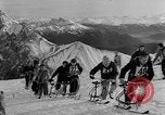 Standbild Ski-Bob Wettbewerb bayerische Zugspitze Deutschland, 1951, aus Sekunde 8 historischem Filmmaterial Videoclip 65675056307