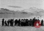 Standbild Ski-Bob Wettbewerb bayerische Zugspitze Deutschland, 1951, aus Sekunde 9 historischem Filmmaterial Videoclip 65675056307