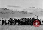 Standbild Ski-Bob Wettbewerb bayerische Zugspitze Deutschland, 1951, aus Sekunde 10 historischem Filmmaterial Videoclip 65675056307