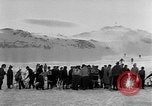 Standbild Ski-Bob Wettbewerb bayerische Zugspitze Deutschland, 1951, aus Sekunde 11 historischem Filmmaterial Videoclip 65675056307