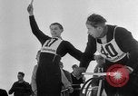 Standbild Ski-Bob Wettbewerb bayerische Zugspitze Deutschland, 1951, aus Sekunde 12 historischem Filmmaterial Videoclip 65675056307