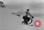 Standbild Ski-Bob Wettbewerb bayerische Zugspitze Deutschland, 1951, aus Sekunde 15 historischem Filmmaterial Videoclip 65675056307