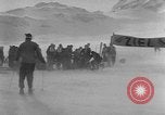 Standbild Ski-Bob Wettbewerb bayerische Zugspitze Deutschland, 1951, aus Sekunde 42 historischem Filmmaterial Videoclip 65675056307