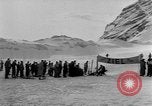 Standbild Ski-Bob Wettbewerb bayerische Zugspitze Deutschland, 1951, aus Sekunde 47 historischem Filmmaterial Videoclip 65675056307