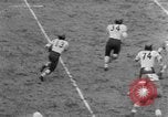 Image ouest versus catholique Bok Vocation Tech football Philadelphia Pennsylvania USA, 1951, de la seconde 6 séquences d'archives historiques vidéo 65675056308