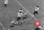 Image ouest versus catholique Bok Vocation Tech football Philadelphia Pennsylvania USA, 1951, de la seconde 7 séquences d'archives historiques vidéo 65675056308