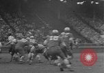 Image ouest versus catholique Bok Vocation Tech football Philadelphia Pennsylvania USA, 1951, de la seconde 30 séquences d'archives historiques vidéo 65675056308