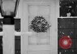 Standbild Kinder träumen von Weihnachten Spielzeug in einem Schaufenster United States USA, 1951, aus Sekunde 20 historischem Filmmaterial Videoclip 65675056310