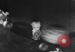 Standbild Kinder träumen von Weihnachten Spielzeug in einem Schaufenster United States USA, 1951, aus Sekunde 44 historischem Filmmaterial Videoclip 65675056310