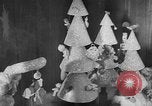 Standbild Kinder träumen von Weihnachten Spielzeug in einem Schaufenster United States USA, 1951, aus Sekunde 61 historischem Filmmaterial Videoclip 65675056310