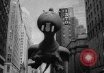 Immagine di Macy's Thanksgiving Day Parade New York City USA, 1964, secondo 16 filmato di repertorio 65675056312