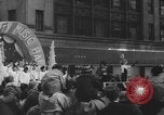 Immagine di Macy's Thanksgiving Day Parade New York City USA, 1964, secondo 20 filmato di repertorio 65675056312