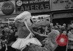 Immagine di Macy's Thanksgiving Day Parade New York City USA, 1964, secondo 28 filmato di repertorio 65675056312