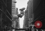Immagine di Macy's Thanksgiving Day Parade New York City USA, 1964, secondo 30 filmato di repertorio 65675056312