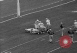 Immagine di 1964 Marina militare dell esercito del gioco del calcio Philadelphia Pennsylvania USA, 1964, secondo 21 filmato di repertorio 65675056313