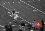 Immagine di 1964 Marina militare dell esercito del gioco del calcio Philadelphia Pennsylvania USA, 1964, secondo 30 filmato di repertorio 65675056313