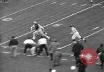 Immagine di 1964 Marina militare dell esercito del gioco del calcio Philadelphia Pennsylvania USA, 1964, secondo 46 filmato di repertorio 65675056313