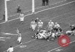 Immagine di 1964 Marina militare dell esercito del gioco del calcio Philadelphia Pennsylvania USA, 1964, secondo 52 filmato di repertorio 65675056313