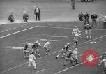 Immagine di 1964 Marina militare dell esercito del gioco del calcio Philadelphia Pennsylvania USA, 1964, secondo 61 filmato di repertorio 65675056313