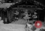 Immagine di La sera prima di Natale United States USA, 1964, secondo 18 filmato di repertorio 65675056315