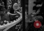 Immagine di La sera prima di Natale United States USA, 1964, secondo 40 filmato di repertorio 65675056315