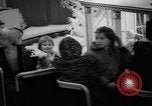 Immagine di La sera prima di Natale United States USA, 1964, secondo 48 filmato di repertorio 65675056315