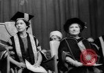 Standbild Ehre Queen Elizabeth Vereinigtes Königreich, 1965, aus Sekunde 26 historischem Filmmaterial Videoclip 65675056321