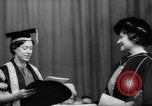 Standbild Ehre Queen Elizabeth Vereinigtes Königreich, 1965, aus Sekunde 32 historischem Filmmaterial Videoclip 65675056321