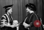Standbild Ehre Queen Elizabeth Vereinigtes Königreich, 1965, aus Sekunde 39 historischem Filmmaterial Videoclip 65675056321