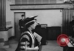 Standbild Ehre Queen Elizabeth Vereinigtes Königreich, 1965, aus Sekunde 45 historischem Filmmaterial Videoclip 65675056321