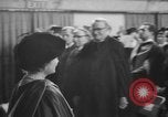 Standbild Ehre Queen Elizabeth Vereinigtes Königreich, 1965, aus Sekunde 51 historischem Filmmaterial Videoclip 65675056321