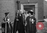 Standbild Ehre Queen Elizabeth Vereinigtes Königreich, 1965, aus Sekunde 53 historischem Filmmaterial Videoclip 65675056321