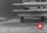 Standbild Frachter Ping ein im Sturm Europa, 1965, aus Sekunde 8 historischem Filmmaterial Videoclip 65675056322
