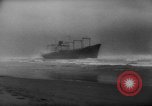 Standbild Frachter Ping ein im Sturm Europa, 1965, aus Sekunde 11 historischem Filmmaterial Videoclip 65675056322