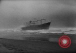 Standbild Frachter Ping ein im Sturm Europa, 1965, aus Sekunde 12 historischem Filmmaterial Videoclip 65675056322