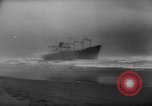 Standbild Frachter Ping ein im Sturm Europa, 1965, aus Sekunde 13 historischem Filmmaterial Videoclip 65675056322