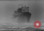 Standbild Frachter Ping ein im Sturm Europa, 1965, aus Sekunde 16 historischem Filmmaterial Videoclip 65675056322