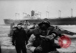 Standbild Frachter Ping ein im Sturm Europa, 1965, aus Sekunde 53 historischem Filmmaterial Videoclip 65675056322