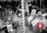 Standbild Weihnachten feiern New York City USA, 1965, aus Sekunde 14 historischem Filmmaterial Videoclip 65675056323