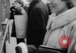 Standbild Weihnachten feiern New York City USA, 1965, aus Sekunde 18 historischem Filmmaterial Videoclip 65675056323